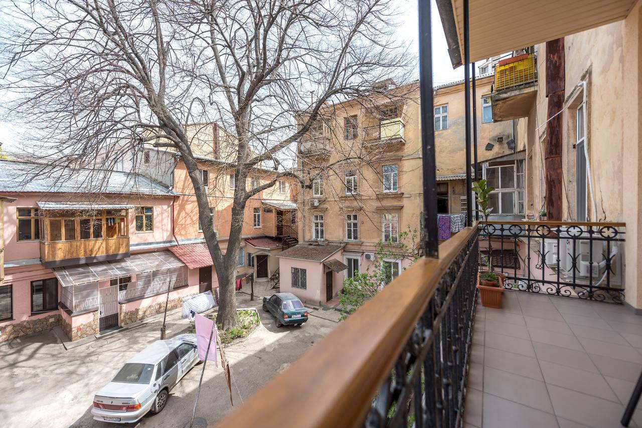 Studio Apartment In Center Of Odesa Exterior photo
